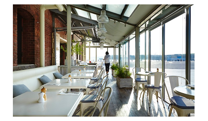 &copy;Petrina Tinslay