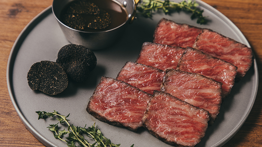 うしごろバンビーナ・カルボーネ 中目黒店で、過去最大「肉塊“ロック”ステーキ」を販売！