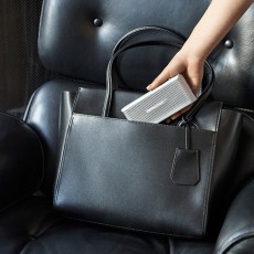 ビジネスパーソンに快適な機能を搭載。Bluetoothスピーカー「TRAVELER」｜HARMAN