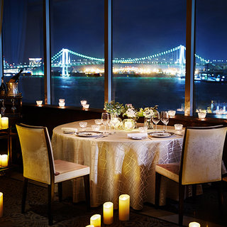 Savor exquisite French cuisine in a private room overlooking the Rainbow Bridge | INTERCONTINENTAL TOKYO BAY