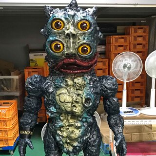 全高6フィートのNAGNAGNAG「FOUR EYES」が完成するまで｜MEDICOM TOY