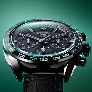 稼働 TAG HEUER タグホイヤー WE1410-R ブラック タグ・ホイヤーが、「カレラ」シリーズに大胆なブラックの日本限定