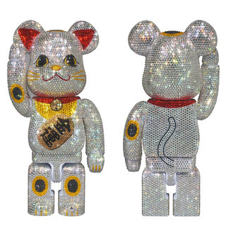 クリスタルを使用し、LIGHTS STYLEがデコレーションした究極の「招き猫