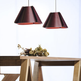 天童木工×ニューライトポタリーが表現する有機的な美しさのペンダント