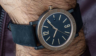 ブルガリがブランド初のブロンズ製「ブルガリ・ブルガリ」を発表