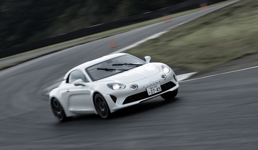 名車の血をひく新型アルピーヌ「A110」に試乗｜Alpine