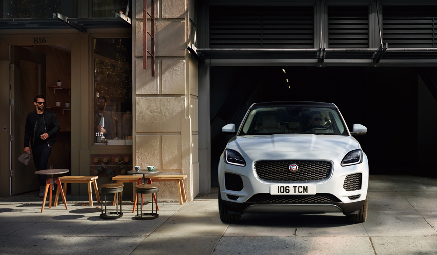 ジャガーのコンパクトSUV「E-PACE」に1周年記念モデル｜Jaguar