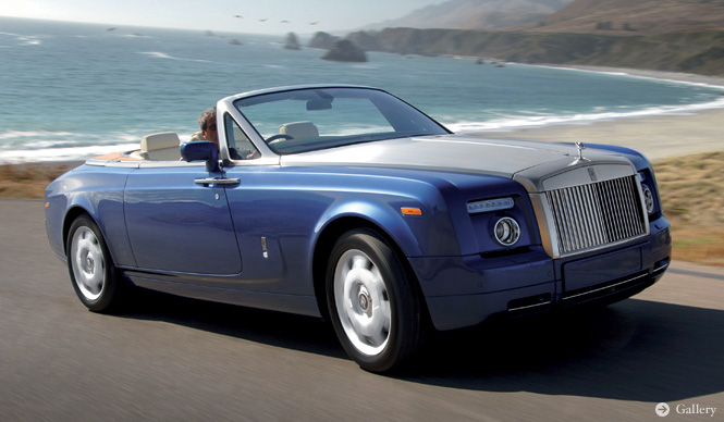 ROLLS-ROYCE PHANTOM DROPHEAD COUPE｜重厚さと、軽快な雰囲気