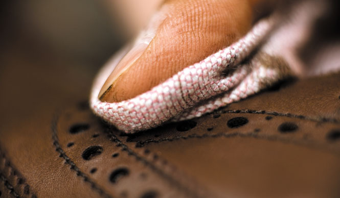 J.M. WESTON | 'The Art of Polish' Event Teaches Shoe Polishing Techniques