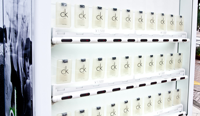 ck one｜パルコ限定ミニボトル「ck one on-the-go」自動販売機が登場