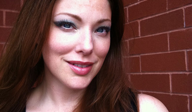 HAPPY HOLIDAY! From Munemi: "A Sophisticated and Sexy Holiday Makeup Look"