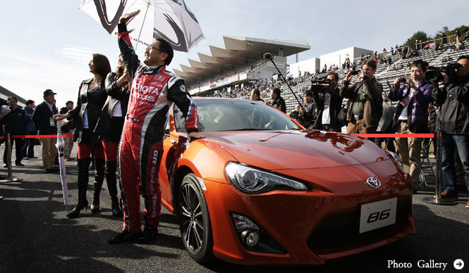 FRスポーツを操る喜びを手軽に─トヨタ 「86」に試乗｜TOYOTA