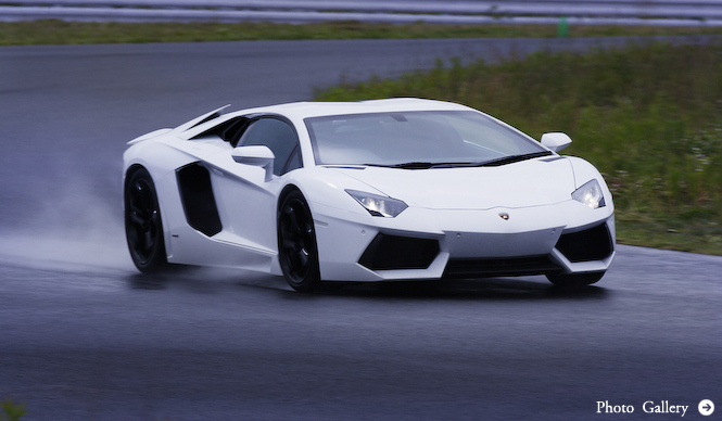 アヴェンタドールにサーキットで試乗｜Lamborghini