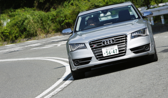 アウディSモデルに試乗｜Audi