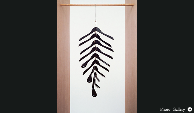ART│静物を被写体としたコンセプチュアルな写真展『I put this here by Scheltens & Abbenes』