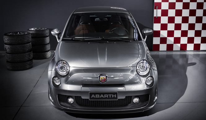 アバルト500に左ハンドル仕様を追加｜Abarth