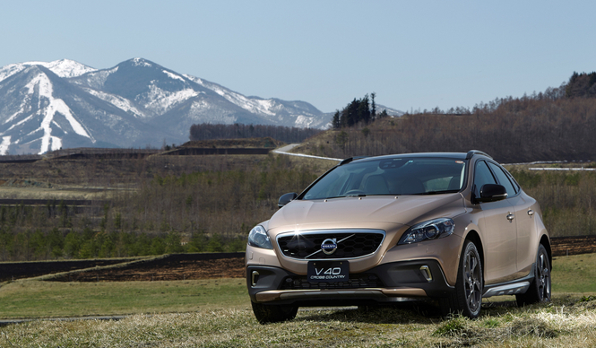ボルボ V40 クロスカントリー日本発売｜Volvo