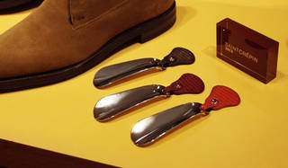 JOHN LOBB｜ジョンロブ直営店で「バルモラル オーバーシューズ