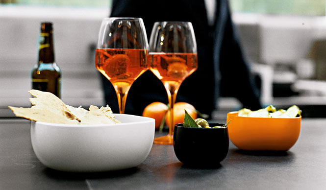 Italesse: Introducing 'Pebble,' a Bowl Set Designed by nendo