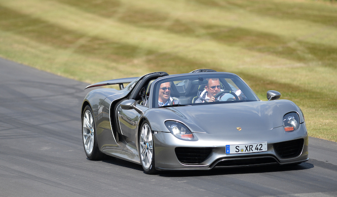 918 スパイダー グッドウッドを走る｜Porsche