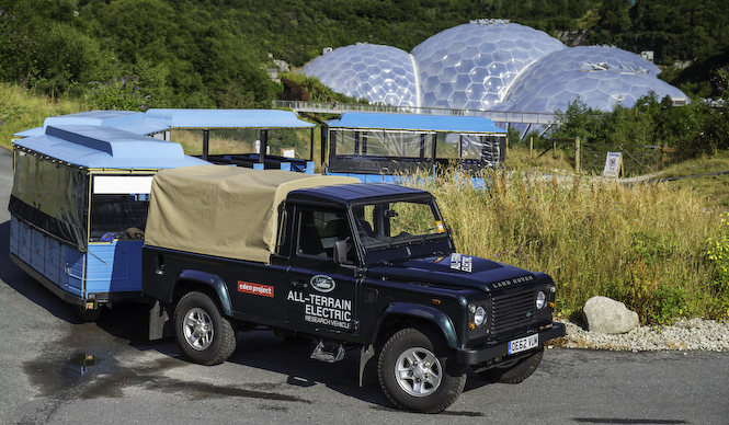 電気で駆動するSUV ディフェンダー 試験運用へ｜Land Rover