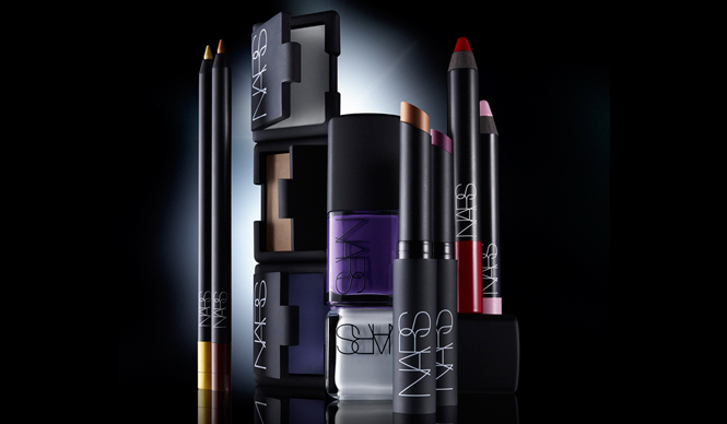 NARS｜煙るような目もと、マットなくちびる。モダンで誘惑的な秋カラー