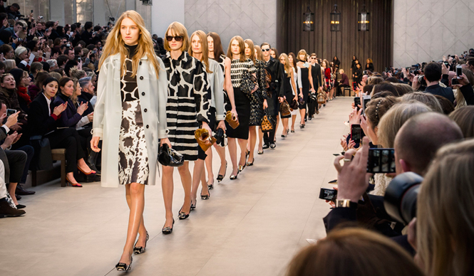 BURBERRY PRORSUM｜iPhone5Sとコラボ！2014SSコレクションショーをライブストリーミング