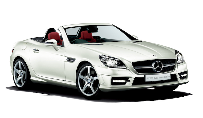 A Special SLK Featuring a Striking Contrast of White and Red