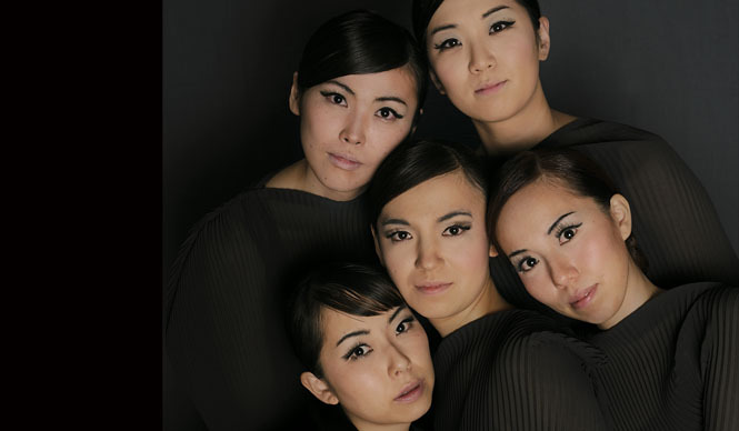 MUSIC: A Sacred Night Welcomed by the A Cappella Harmonies of Aura, the All-Female Quintet