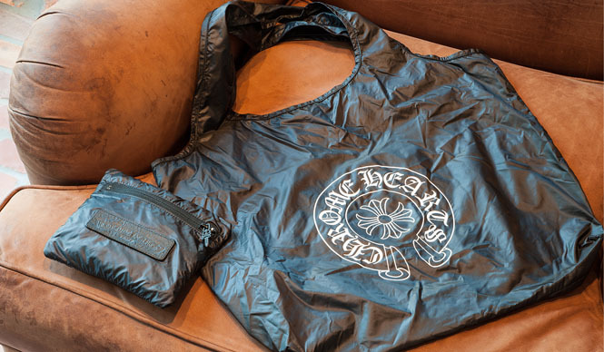 CHROME HEARTS｜パッカブル仕様のナイロンバッグ登場