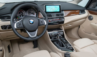 BMW初のFFモデル、日本上陸｜BMW