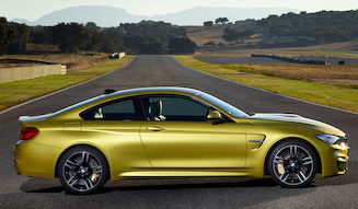 M4 クーペ、SUPER GT会場で日本初公開｜BMW