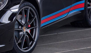 マルティーニカラーをまとったポルシェ911の特別限定車｜Porsche - Web
