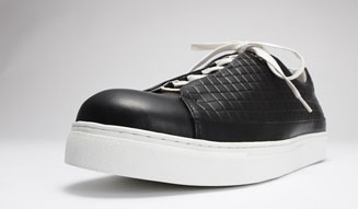 ISSEY MIYAKE｜新作スニーカー「FLYFRONT」シリーズ