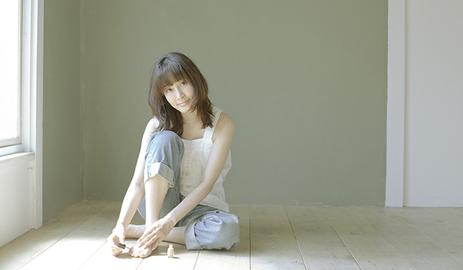 MUSIC｜青木カレンがカヴァー・アルバム『Eternal Melody』を発表