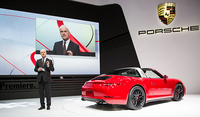 ポルシェ、タルガ50周年記念モデル「911 タルガ4 GTS」と「カイエン ターボS」 を発表｜Porsche