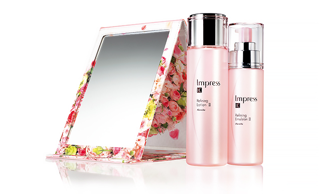 Skincare Set with a Special Mirror by Nicolai Bergmann | Impress IC