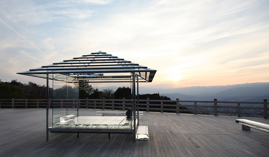 Tokujin Yoshioka's "Glass Tea House - Koya" Premieres at Shogunzuka Seiryuden in Kyoto | EXHIBITION