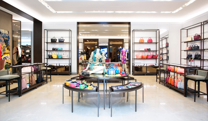 A Welcoming Space Evoking London: "Burberry Shinsaibashi" | BURBERRY