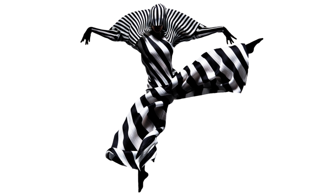 Experience the dynamism of Pleats Please Issey Miyake Through Photography | PLEATS PLEASE ISSEY MIYAKE