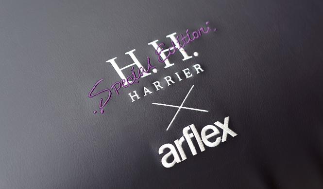 トヨタ ハリアーと名作ソファがスペシャルコラボ｜Arflex