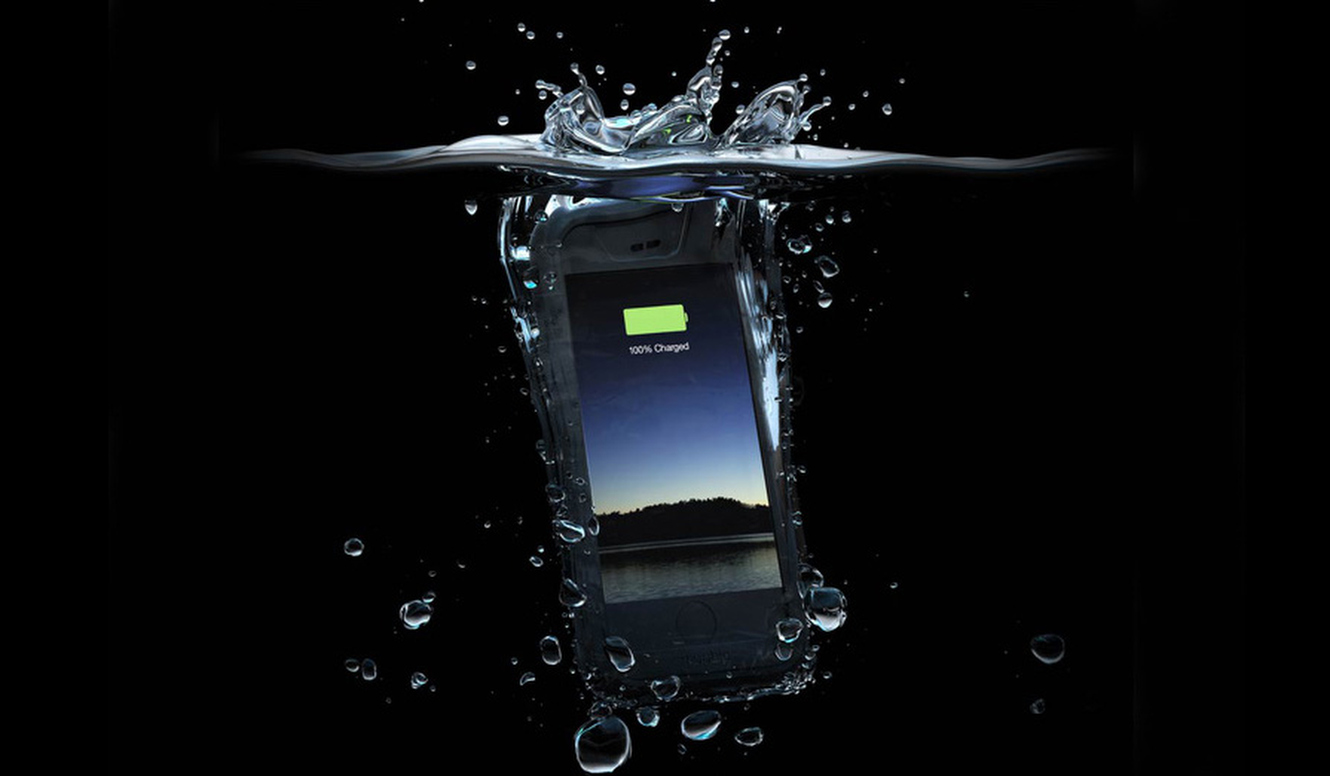 MOPHIE: A Battery Case for iPhone with Water and Dust Resistance