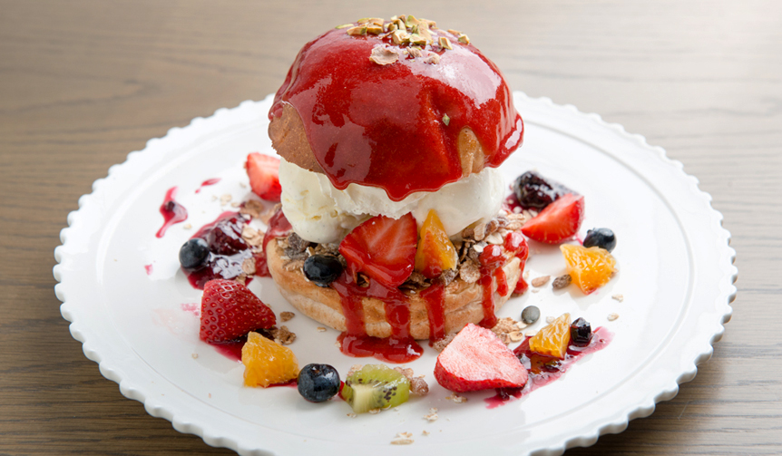 新感覚！　見た目も楽しいアイスクリームバーガー登場｜Glorious Chain Café