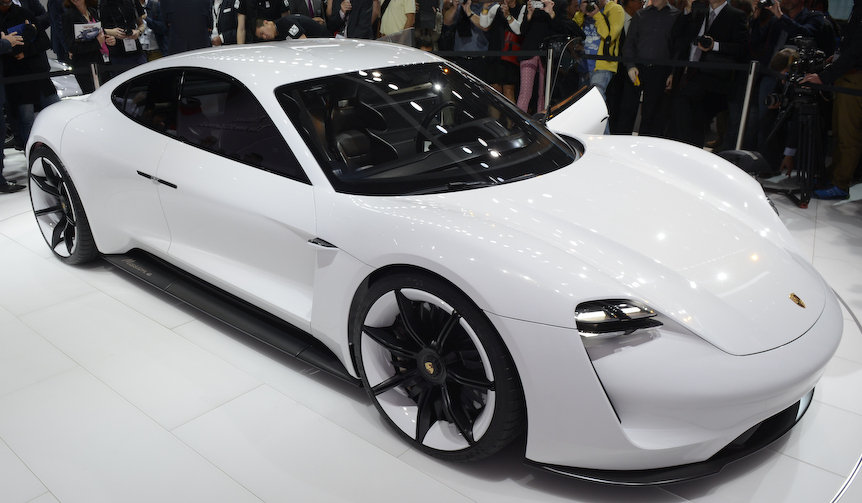 ポルシェ、600psのEVスポーツカーのコンセプトを公開｜Porsche