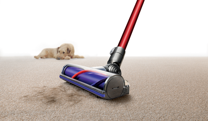 ペットの抜け毛に立ち向かう、ブラシパワーがアップした最新コードレス掃除機｜Dyson