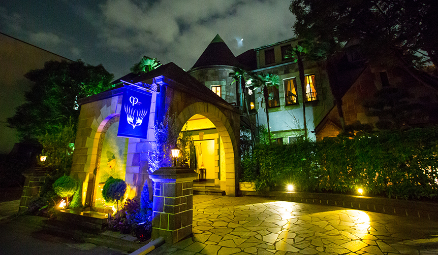 A "Luxury Halloween Party" for the Modern Woman | Clé de Peau Beauté
