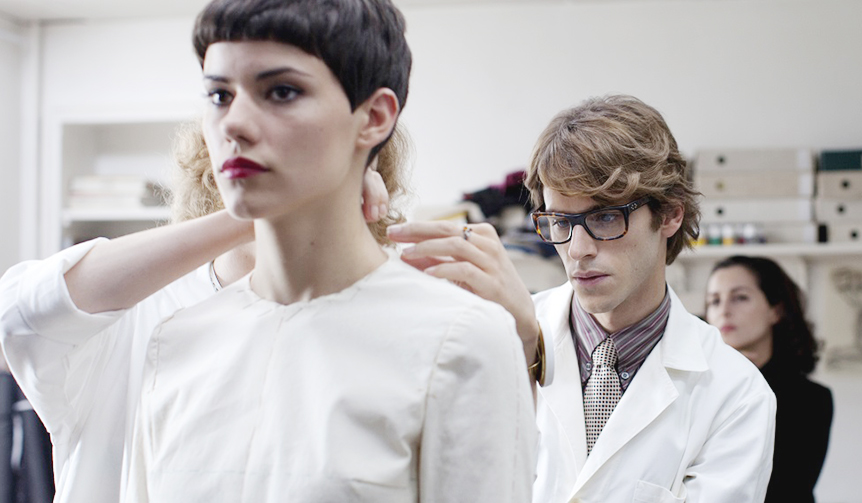 成功の陰にあった苦しみ、そして激しい愛を描く『SAINT LAURENT　サンローラン』｜MOVIE