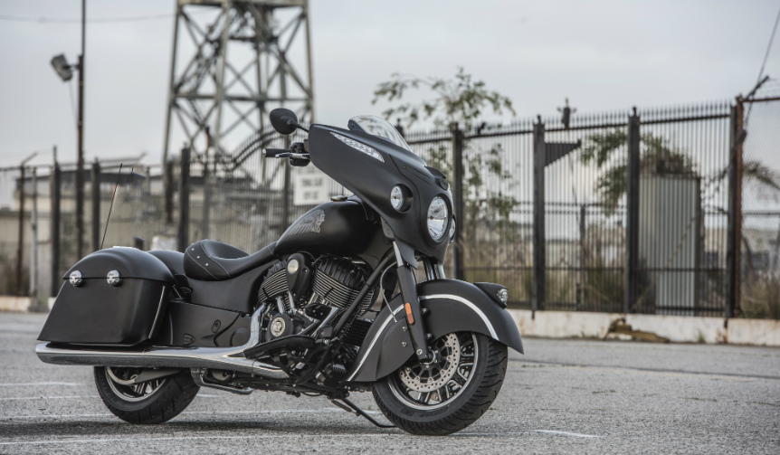 マットブラックペイントをまとう「チーフテン・ダークホース」｜Indian Motorcycle