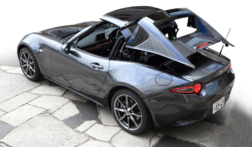 Test Drive of the Retractable Hardtop "Roadster RF" by Mazda
