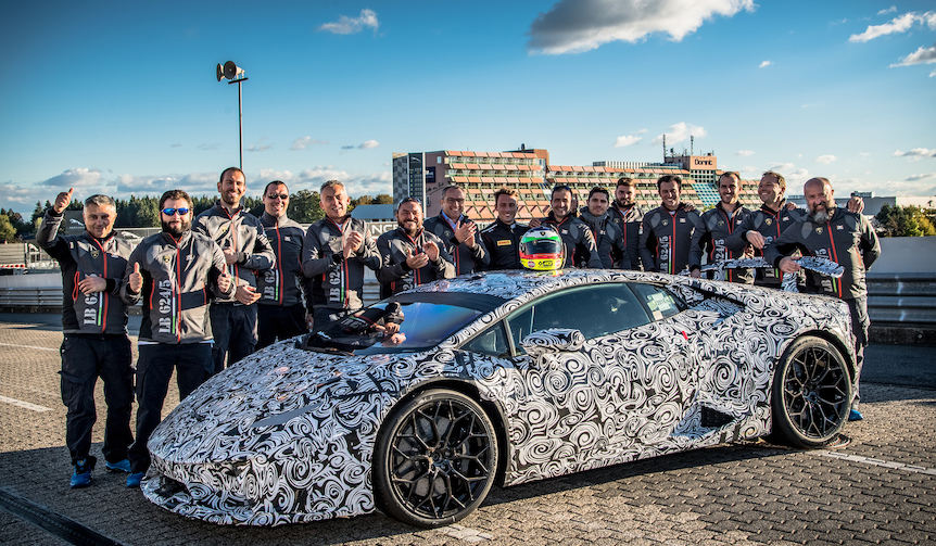 ウラカンがニュル最速の6分52秒01を記録｜Lamborghini